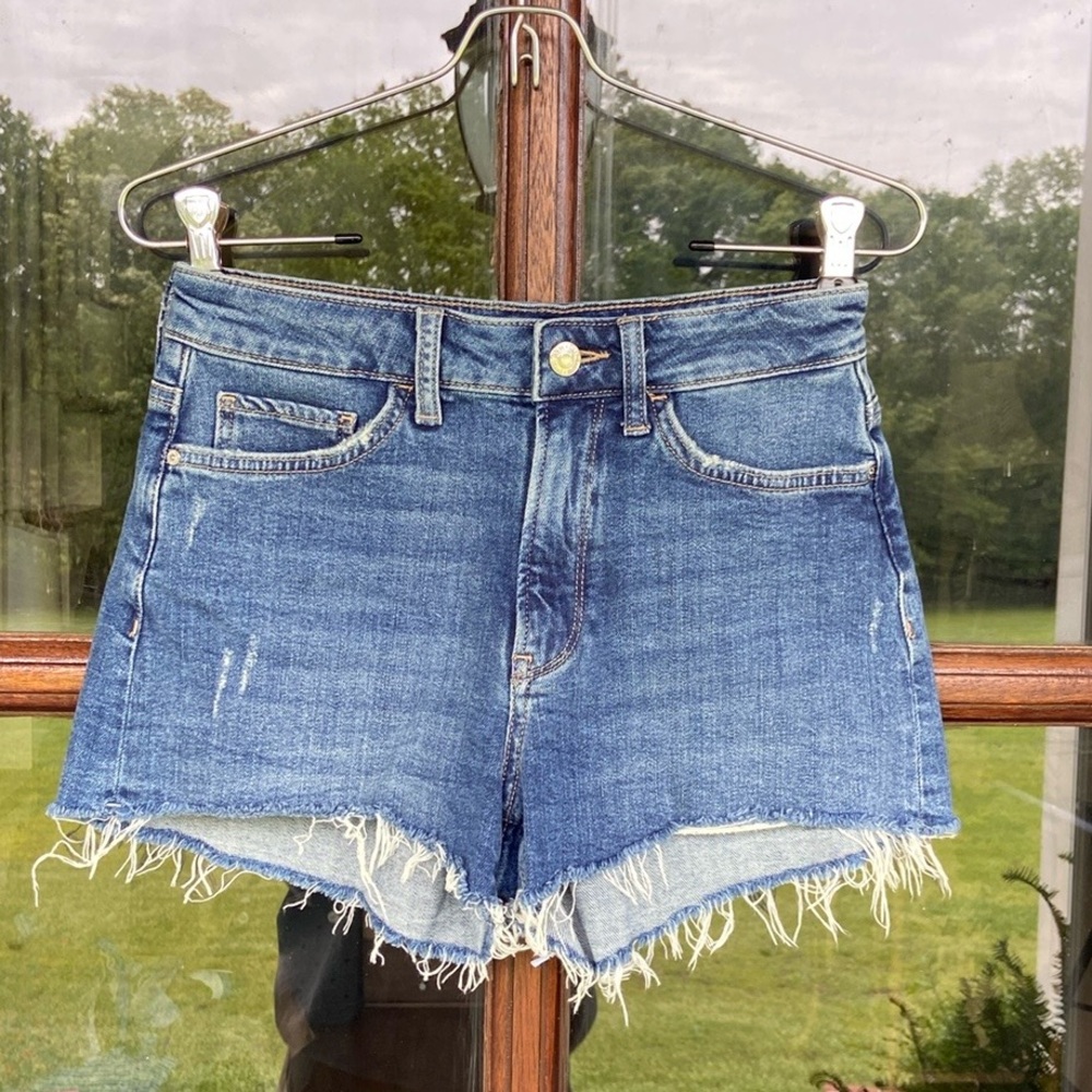 Mavi jean denim‎ shorts. Intentionally distressed. Size 24